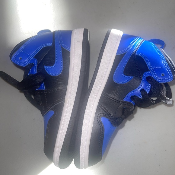 🚫SOLD ON MECARI 🚫Jordan 12c - Picture 2 of 4